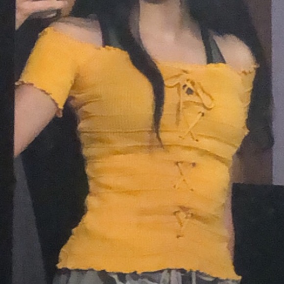 Yellow t-shirt - Picture 3 of 3